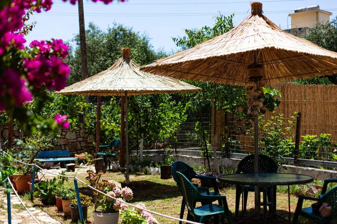 George Hotel Rooms&Suites Himare 3*,  Albânia