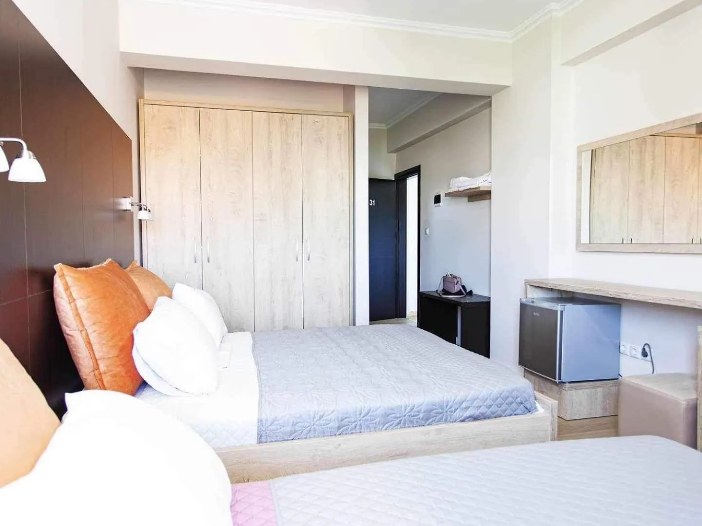 George Hotel Rooms&Suites Himare Albanien