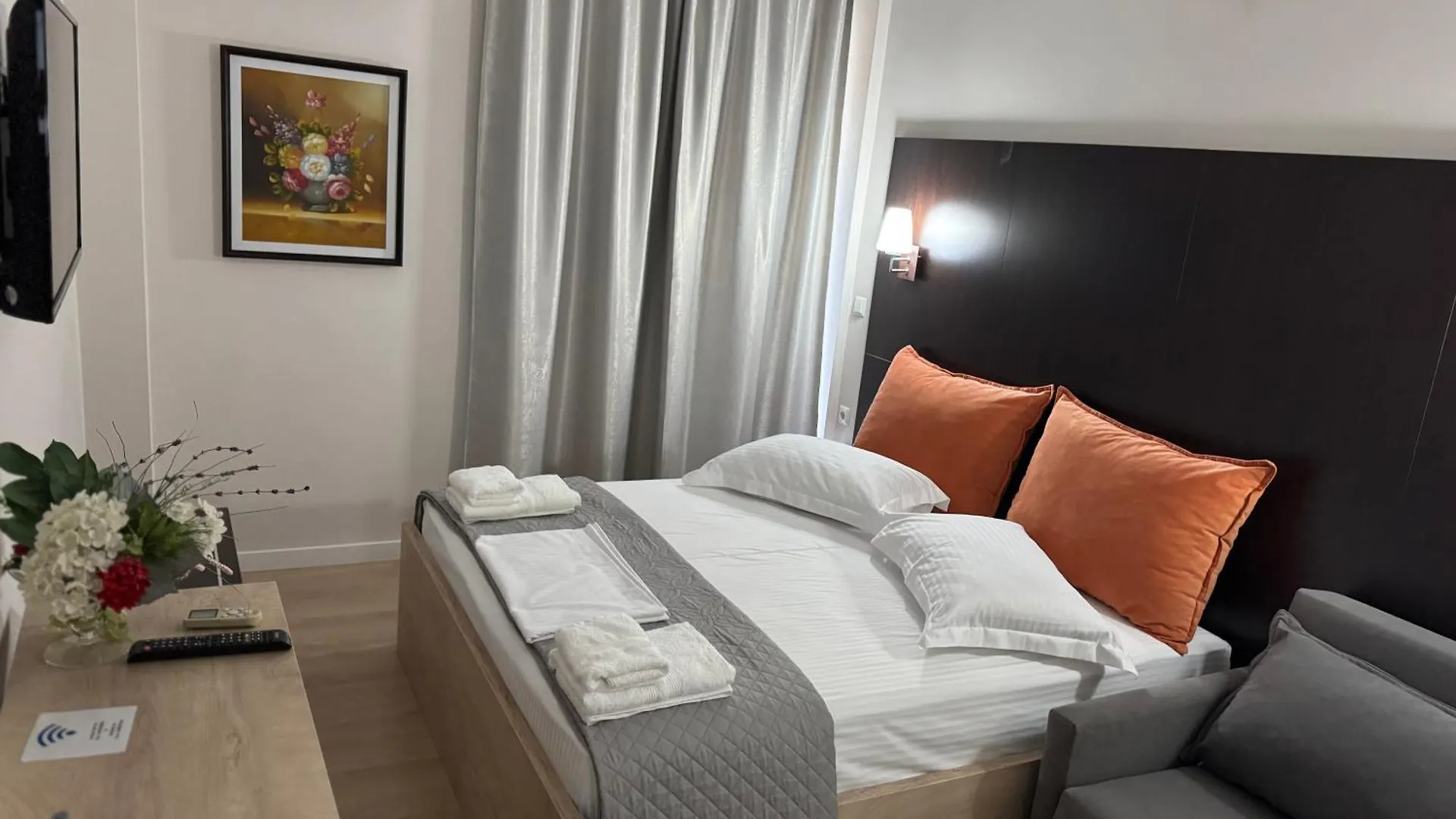 George Hotel Rooms&Suites Himare 3*,  Albanien