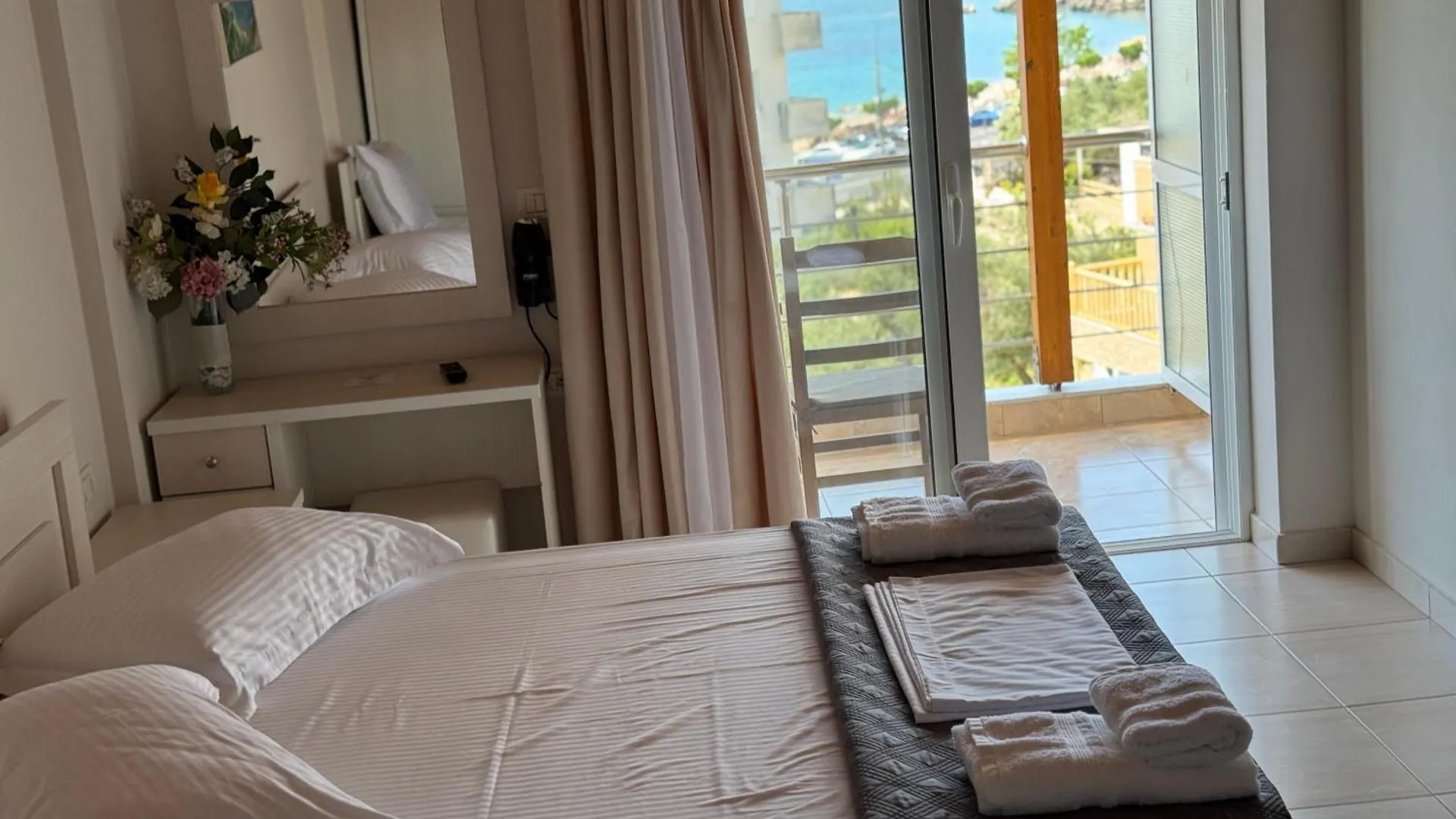 George Hotel Rooms&Suites Himare