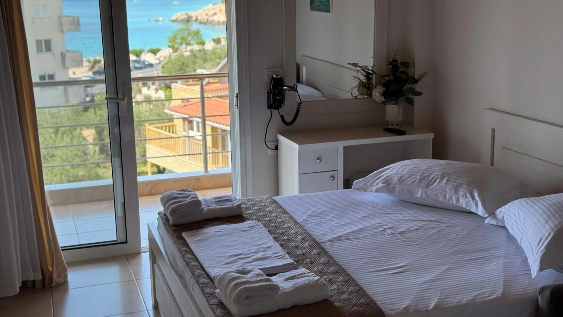George Hotel Rooms&Suites Himare