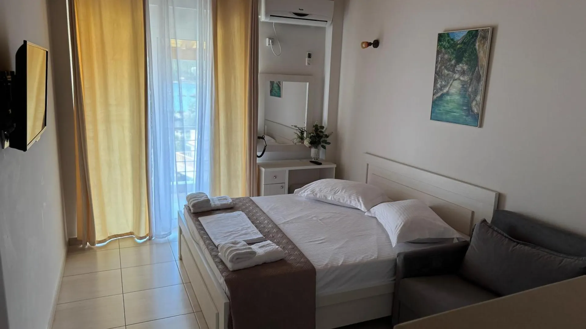 George Hotel Rooms&Suites Himare