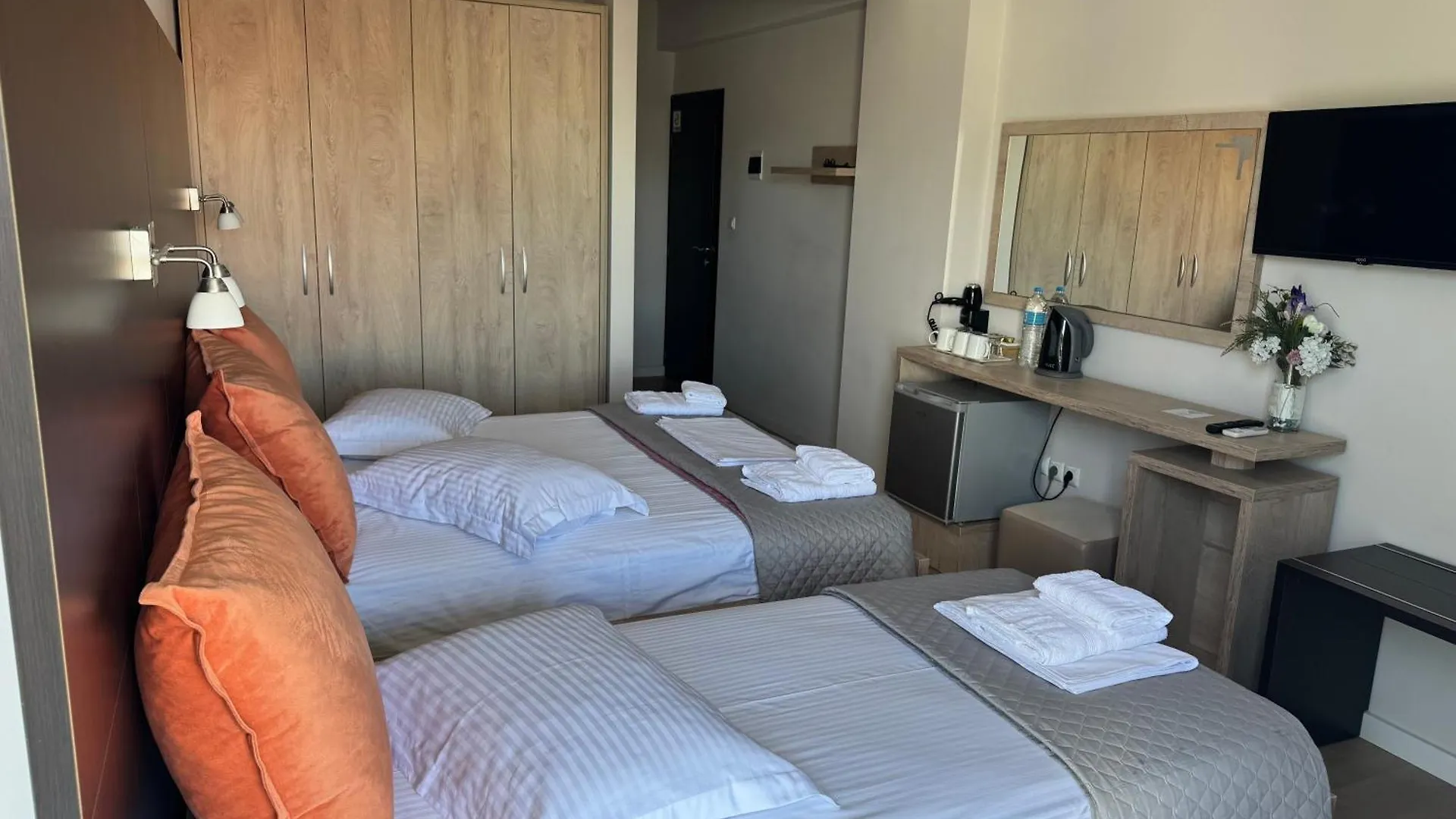 George Hotel Rooms&Suites Himare