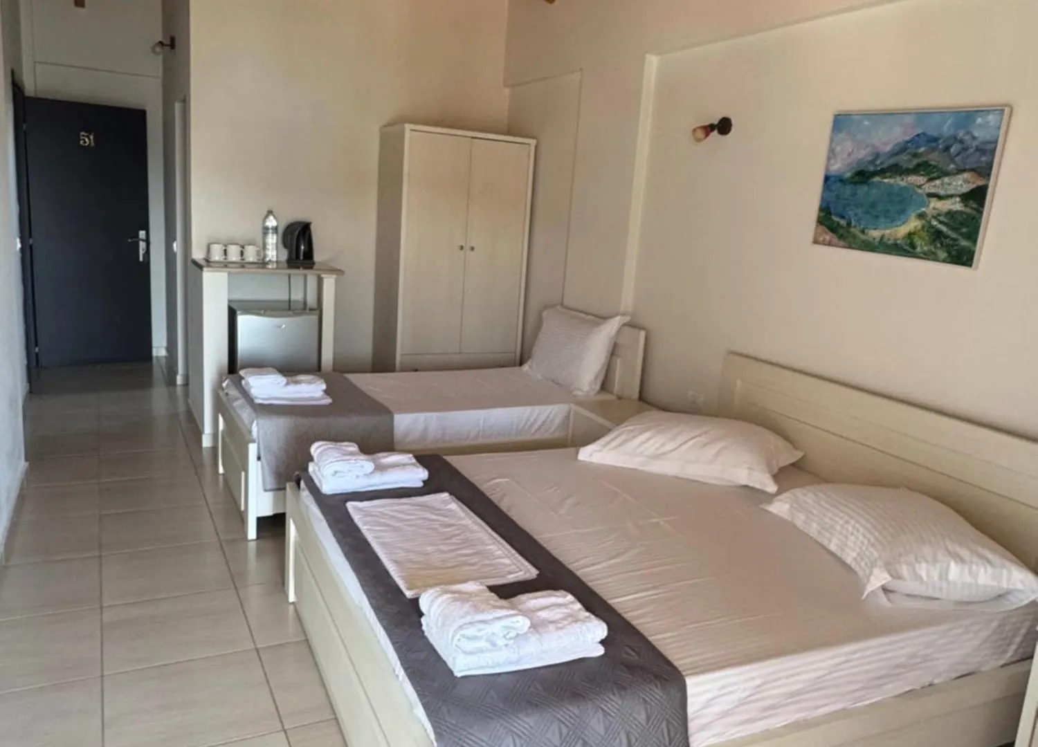 George Hotel Rooms&Suites Himare 3*,  Albânia