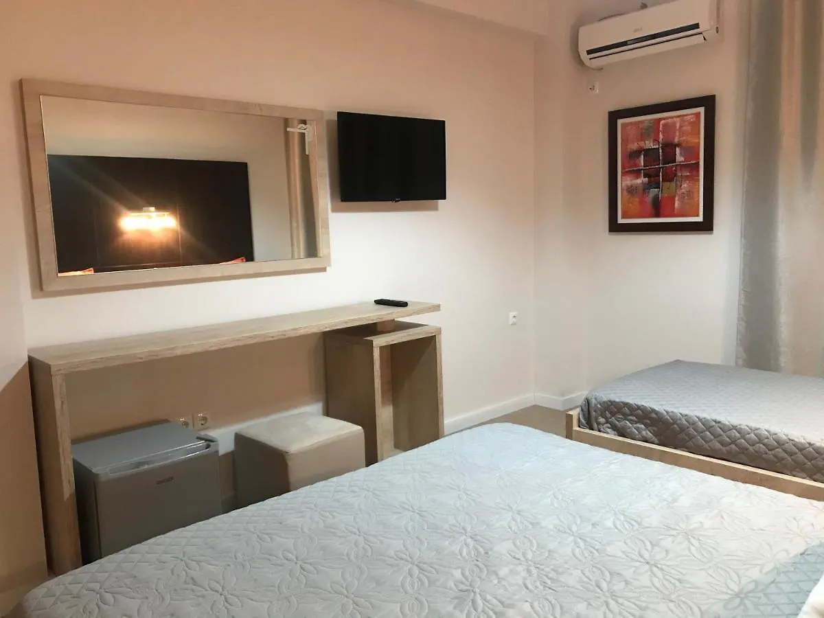 George Hotel Rooms&Suites Himare 3*,  Albanien